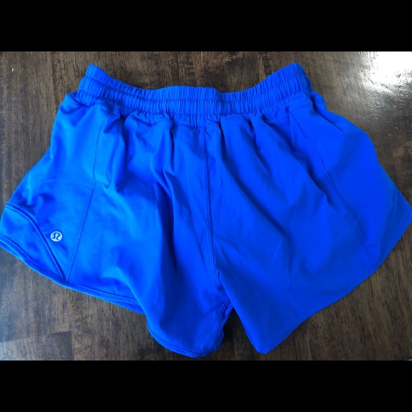 Lululemon size 6 hotty hot shorts - Picture 2 of 4